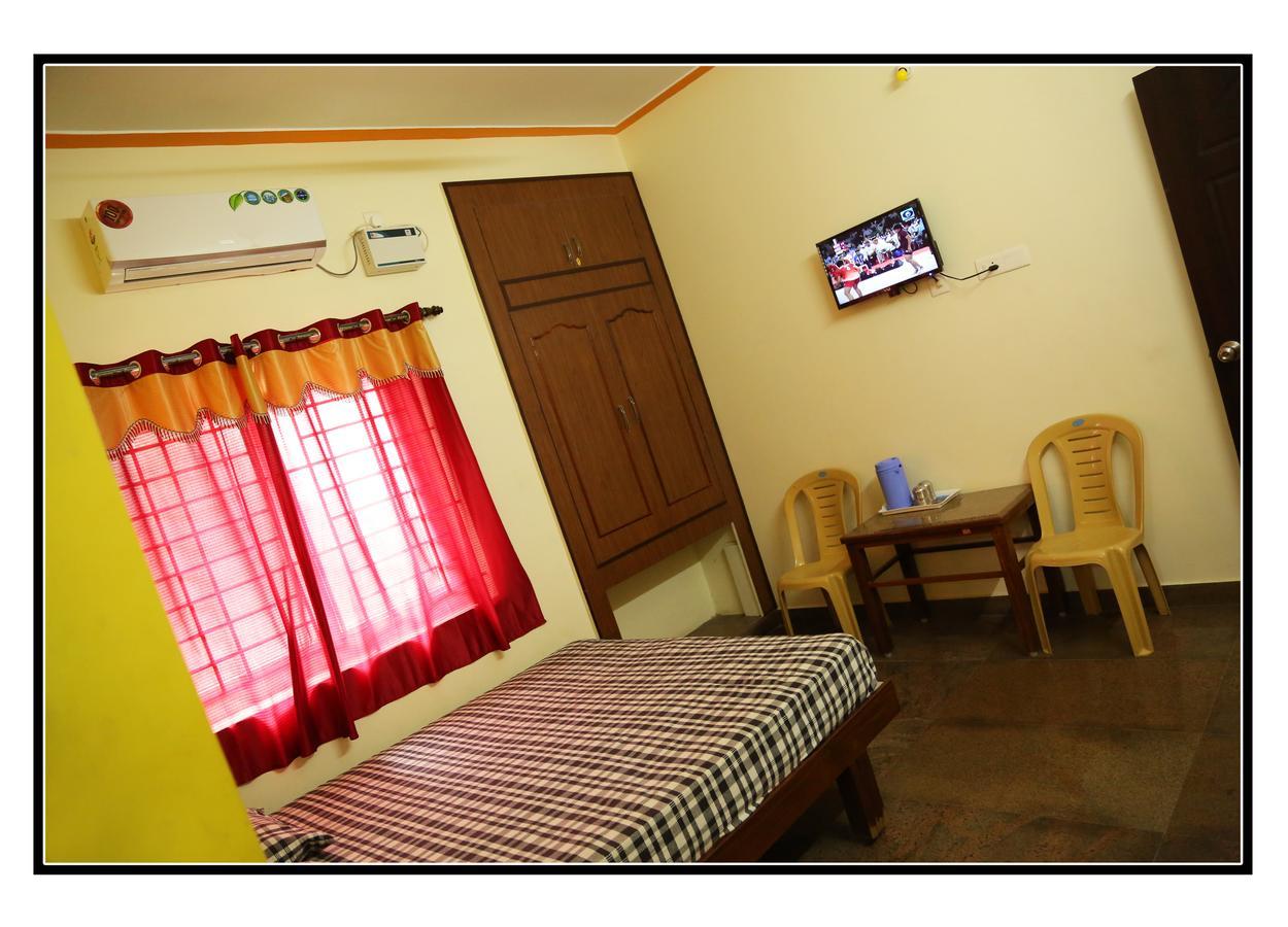 Pattiah Naidu Palace * Palni