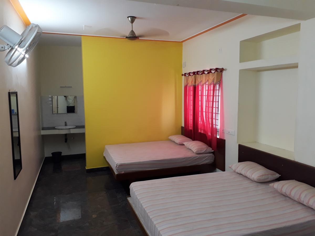 Pattiah Naidu Palace * Palni