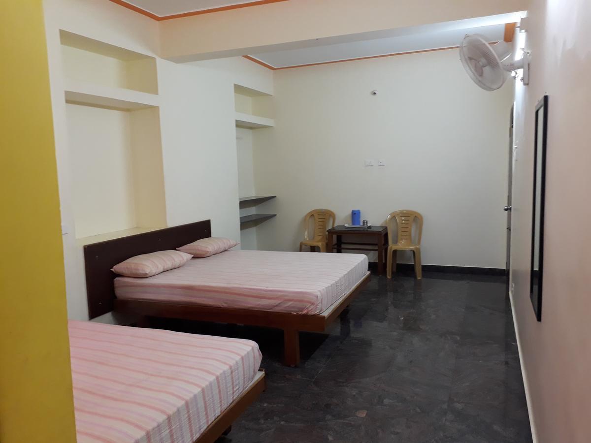 Pattiah Naidu Palace * Palni
